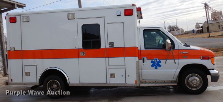 image for item JJ9725 1999 Ford E450 Super Duty  ambulance