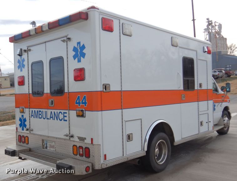 image for item JJ9725 1999 Ford E450 Super Duty  ambulance