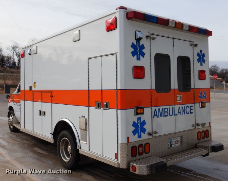 image for item JJ9725 1999 Ford E450 Super Duty  ambulance