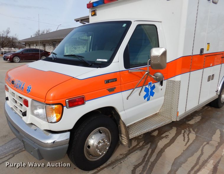 image for item JJ9725 1999 Ford E450 Super Duty  ambulance
