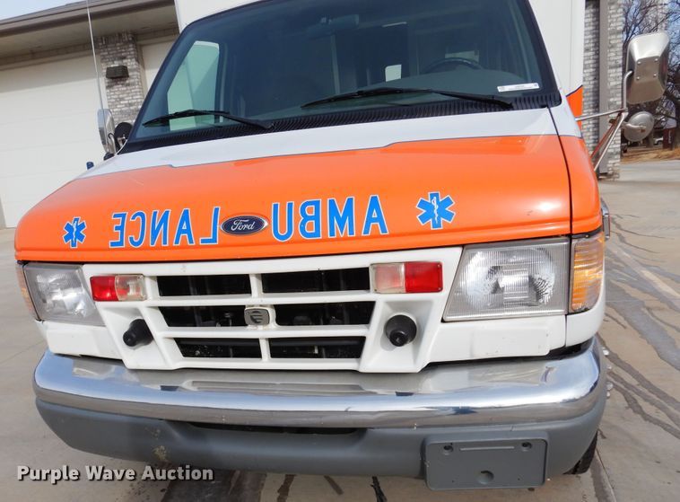 image for item JJ9725 1999 Ford E450 Super Duty  ambulance