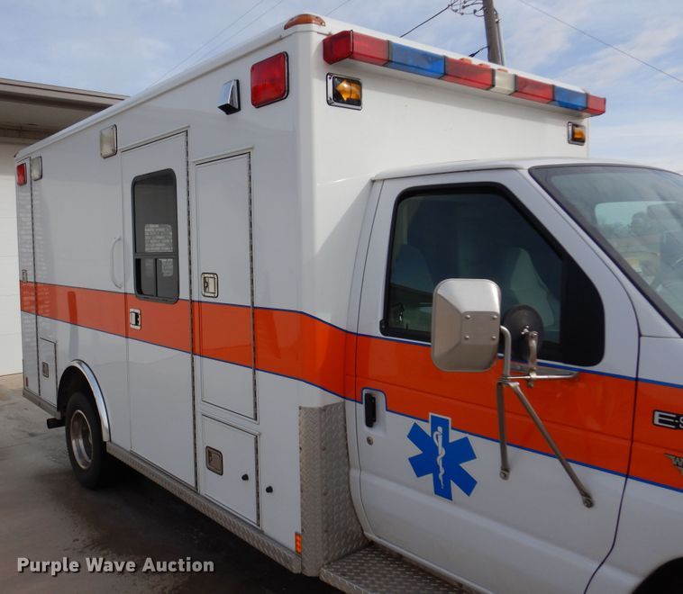 image for item JJ9725 1999 Ford E450 Super Duty  ambulance
