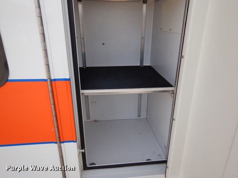 image for item JJ9725 1999 Ford E450 Super Duty  ambulance