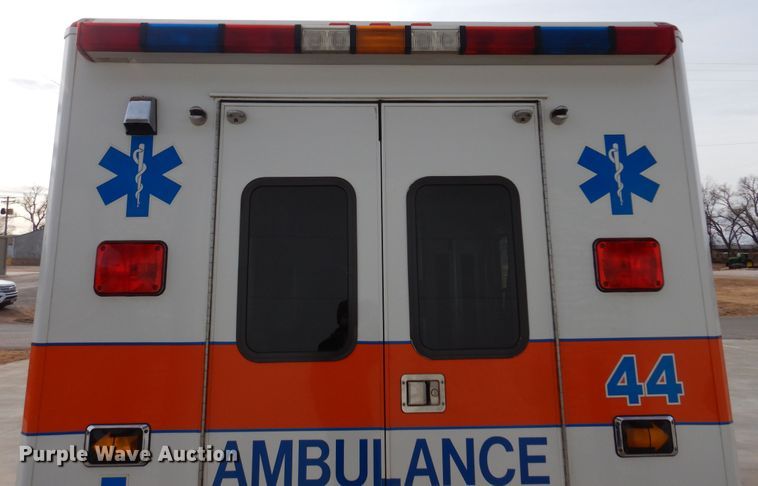image for item JJ9725 1999 Ford E450 Super Duty  ambulance