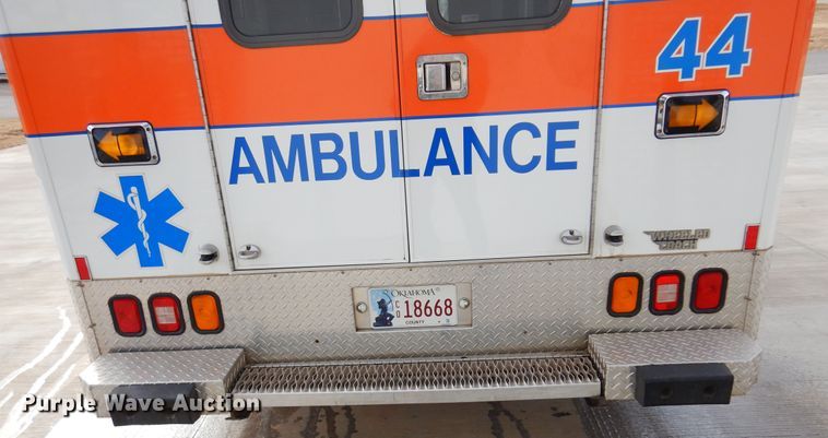 image for item JJ9725 1999 Ford E450 Super Duty  ambulance