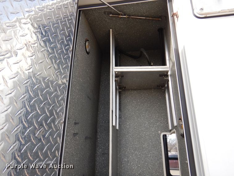 image for item JJ9725 1999 Ford E450 Super Duty  ambulance