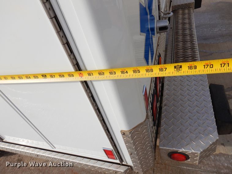 image for item JJ9725 1999 Ford E450 Super Duty  ambulance