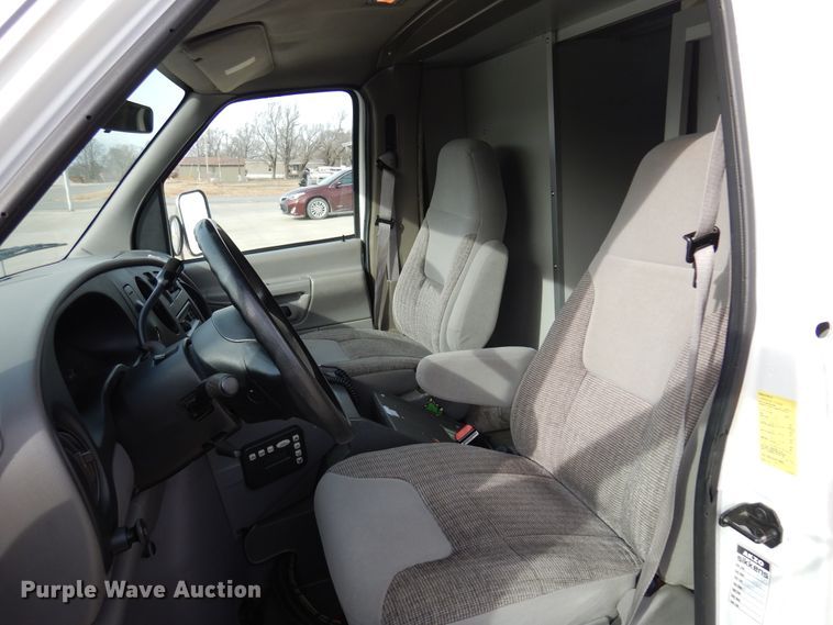 image for item JJ9725 1999 Ford E450 Super Duty  ambulance