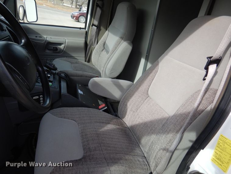 image for item JJ9725 1999 Ford E450 Super Duty  ambulance