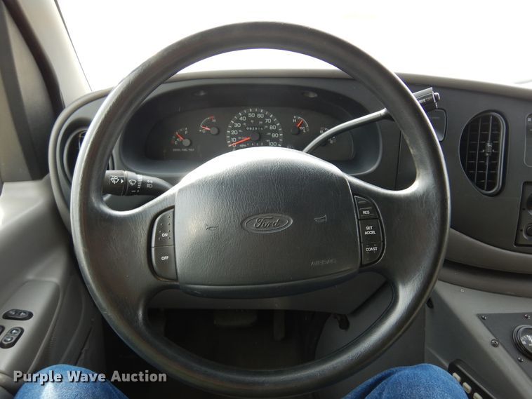 image for item JJ9725 1999 Ford E450 Super Duty  ambulance