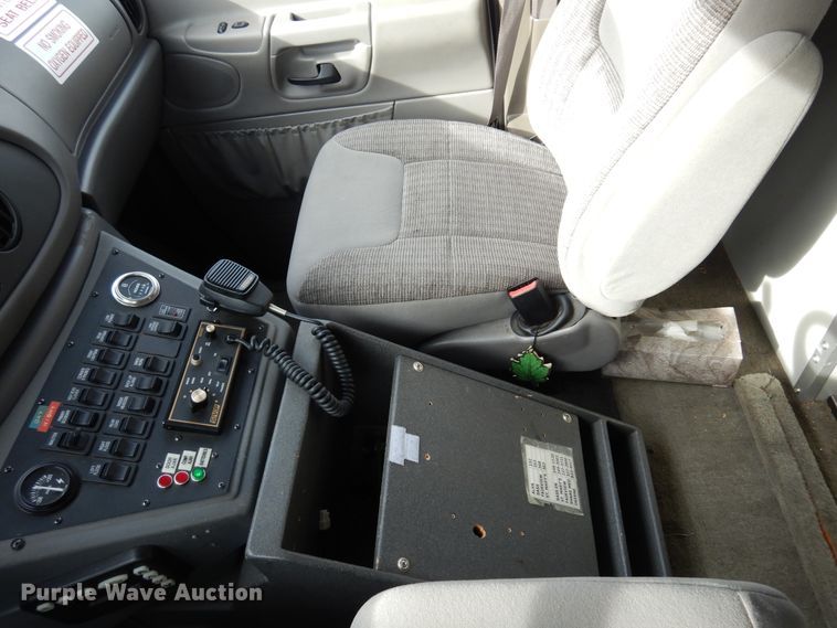 image for item JJ9725 1999 Ford E450 Super Duty  ambulance