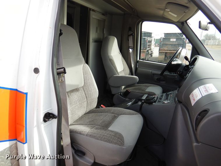 image for item JJ9725 1999 Ford E450 Super Duty  ambulance