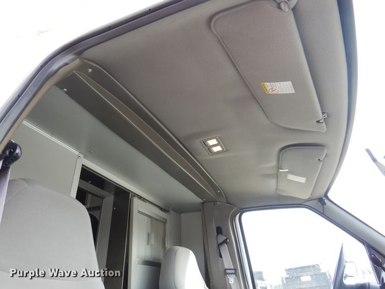 image for item JJ9725 1999 Ford E450 Super Duty  ambulance