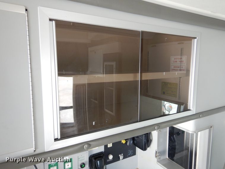 image for item JJ9725 1999 Ford E450 Super Duty  ambulance