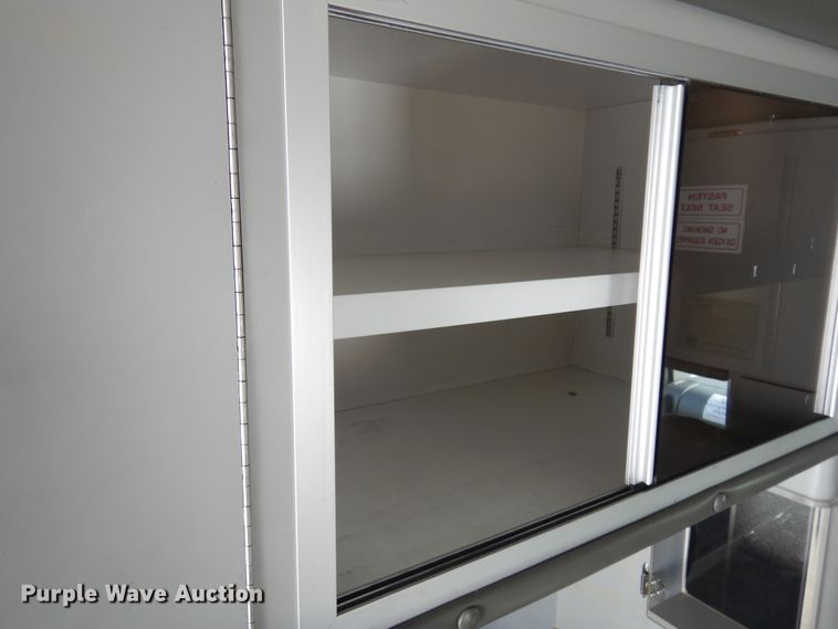 image for item JJ9725 1999 Ford E450 Super Duty  ambulance