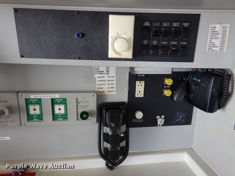 image for item JJ9725 1999 Ford E450 Super Duty  ambulance