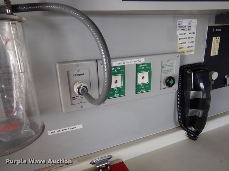 image for item JJ9725 1999 Ford E450 Super Duty  ambulance