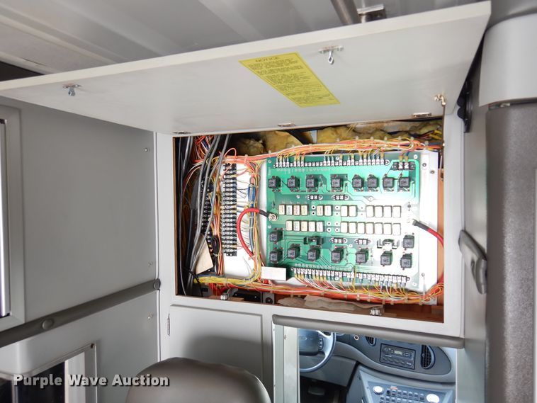 image for item JJ9725 1999 Ford E450 Super Duty  ambulance