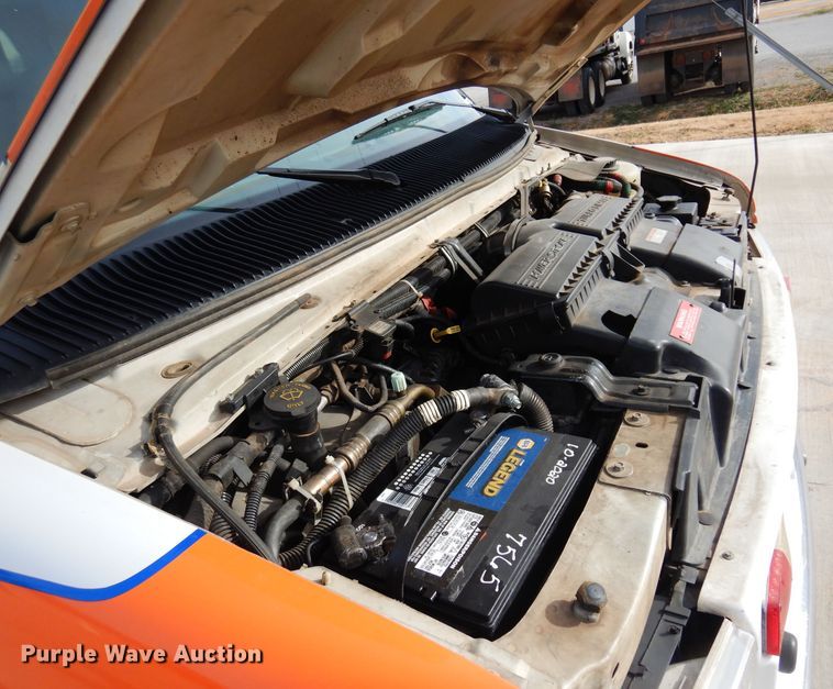 image for item JJ9725 1999 Ford E450 Super Duty  ambulance