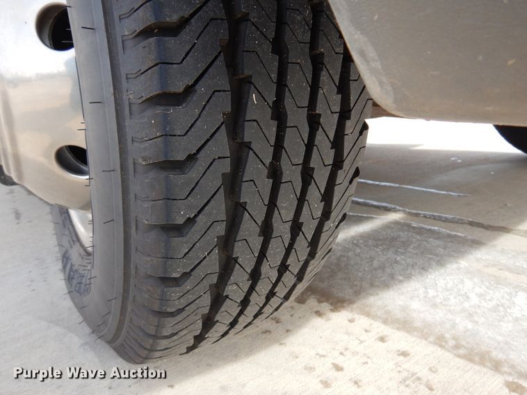 image for item JJ9725 1999 Ford E450 Super Duty  ambulance