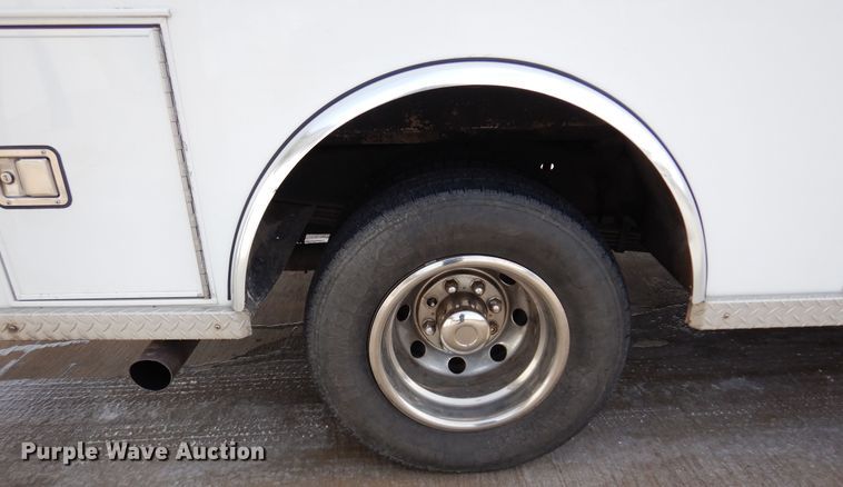 image for item JJ9725 1999 Ford E450 Super Duty  ambulance