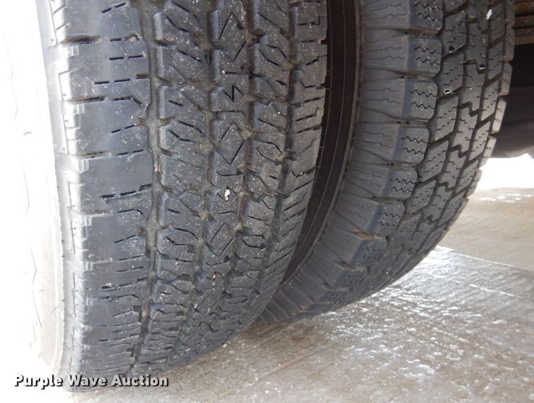 image for item JJ9725 1999 Ford E450 Super Duty  ambulance