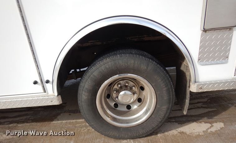 image for item JJ9725 1999 Ford E450 Super Duty  ambulance