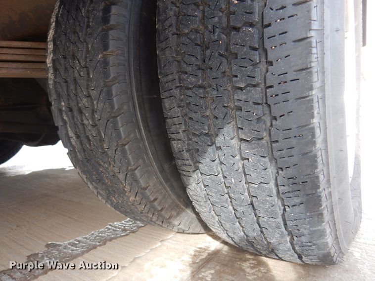 image for item JJ9725 1999 Ford E450 Super Duty  ambulance