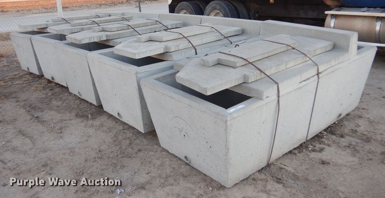image for item JJ9820 Concrete water tanks