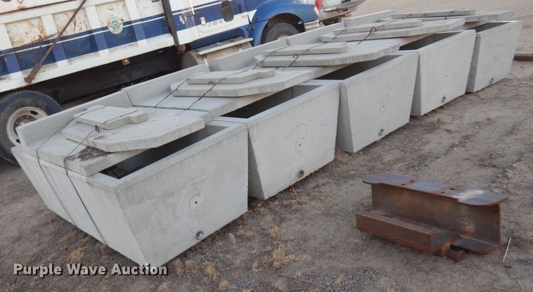 image for item JJ9820 Concrete water tanks