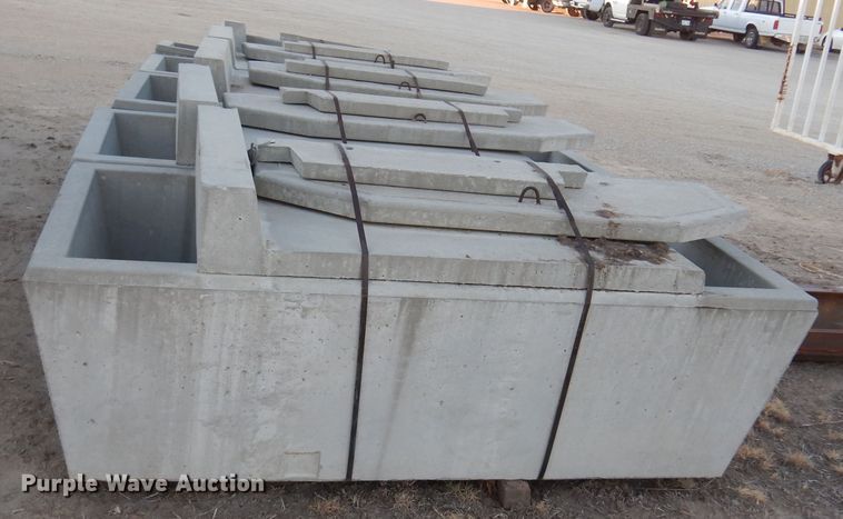 image for item JJ9820 Concrete water tanks