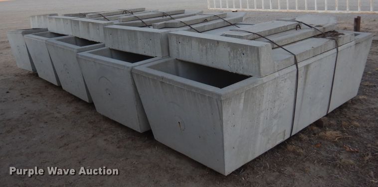 image for item JJ9820 Concrete water tanks