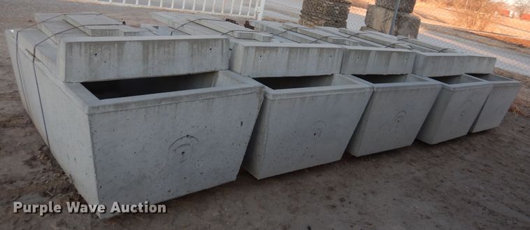 image for item JJ9820 Concrete water tanks