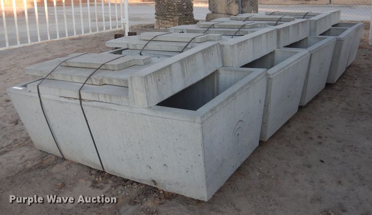 image for item JJ9820 Concrete water tanks
