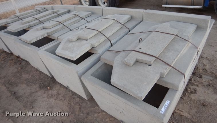 image for item JJ9820 Concrete water tanks