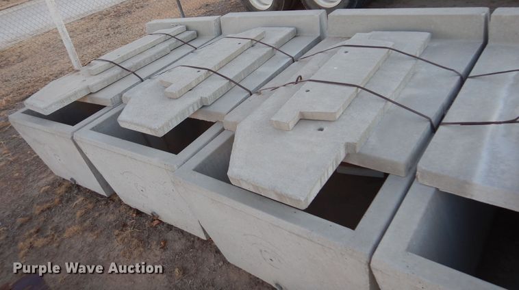 image for item JJ9820 Concrete water tanks