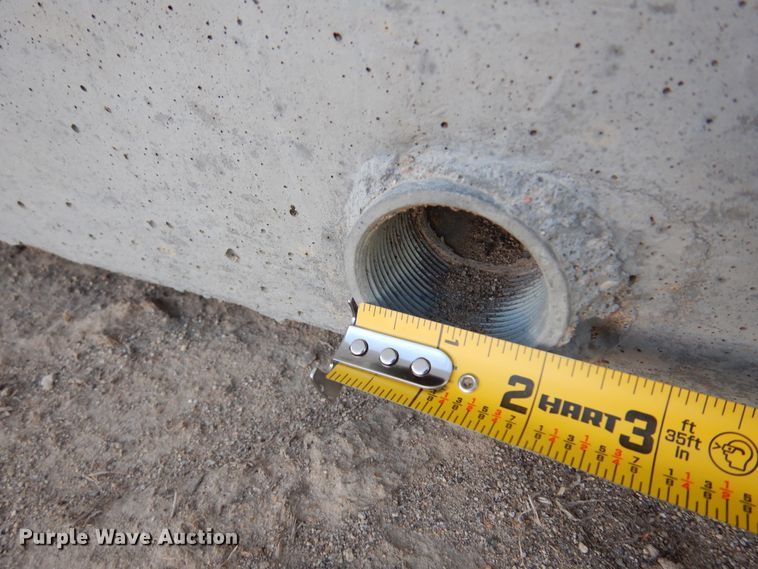 image for item JJ9820 Concrete water tanks