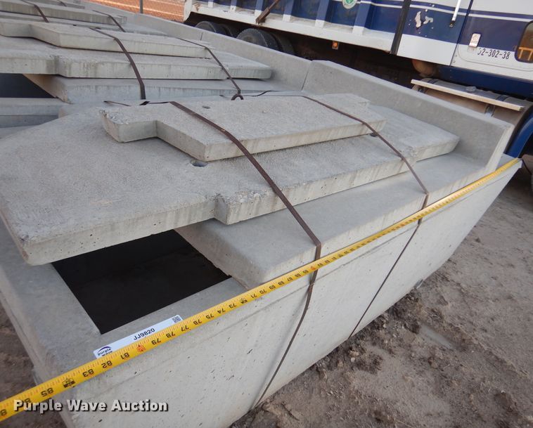 image for item JJ9820 Concrete water tanks