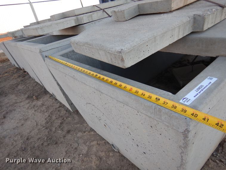 image for item JJ9820 Concrete water tanks