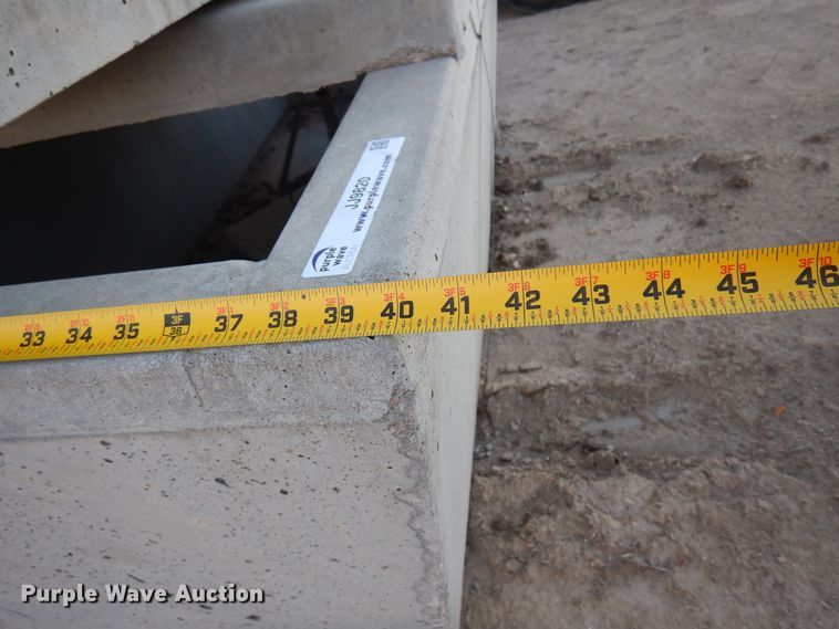 image for item JJ9820 Concrete water tanks