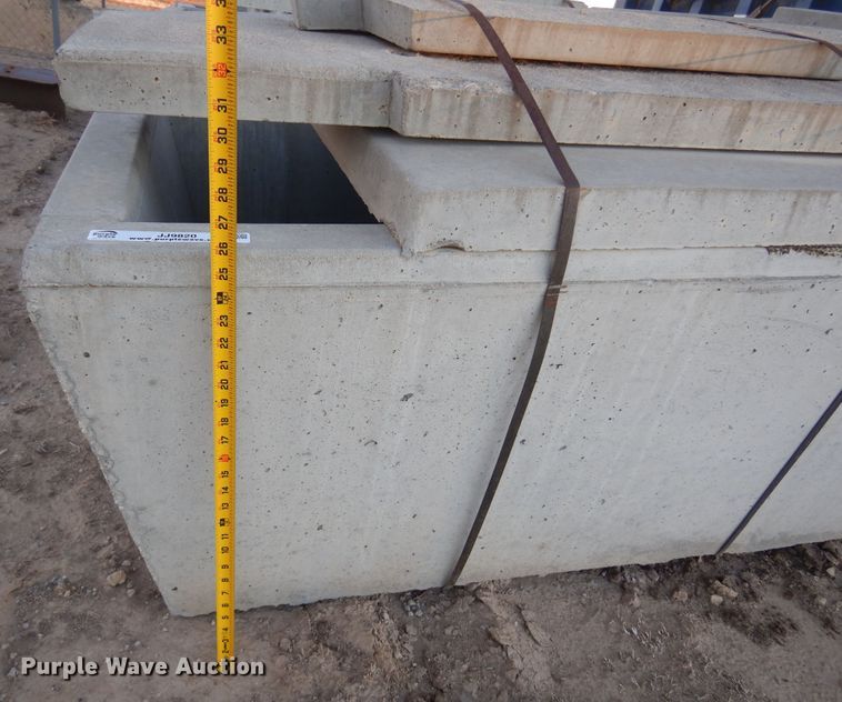image for item JJ9820 Concrete water tanks