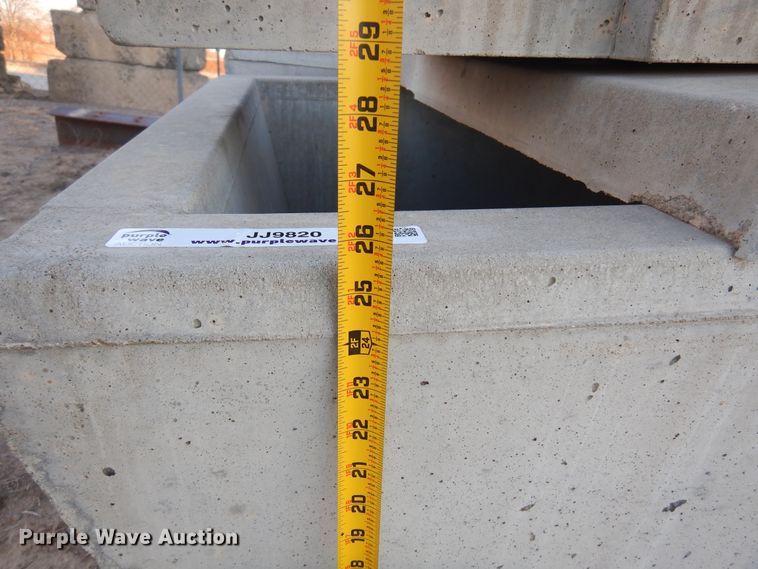 image for item JJ9820 Concrete water tanks