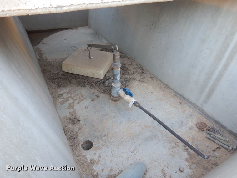 image for item JJ9820 Concrete water tanks