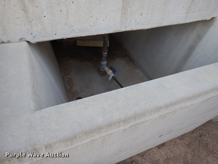 image for item JJ9820 Concrete water tanks