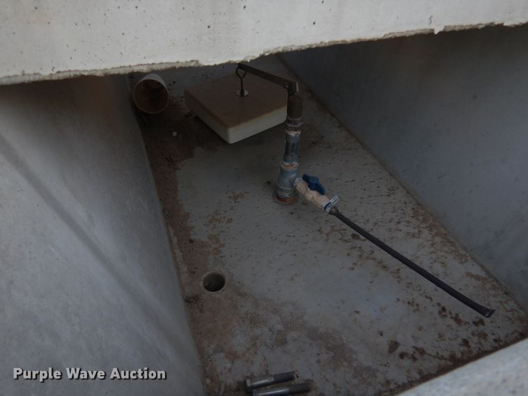 image for item JJ9820 Concrete water tanks