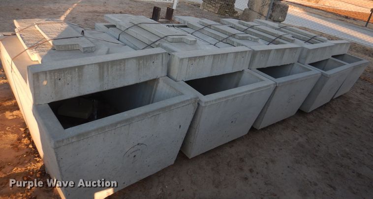 image for item JJ9820 Concrete water tanks