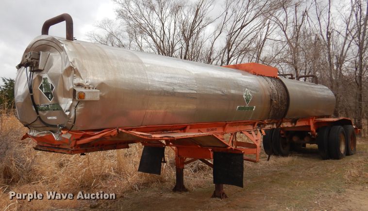 image for item JJ9861 Tank trailer