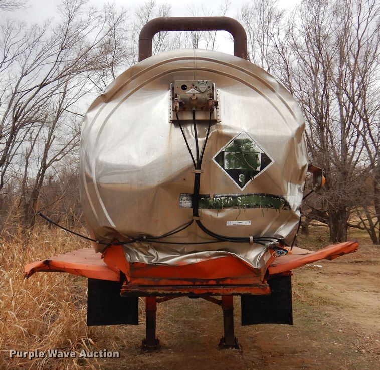 image for item JJ9861 Tank trailer