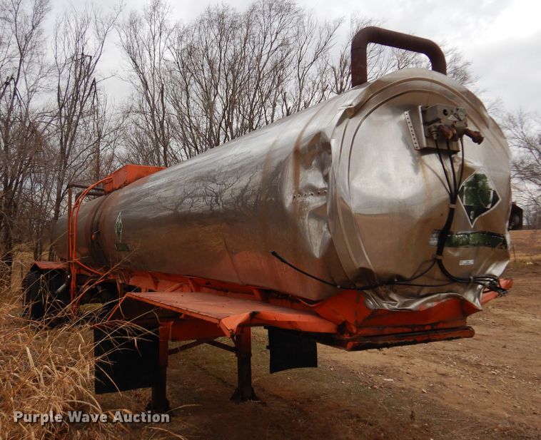 image for item JJ9861 Tank trailer