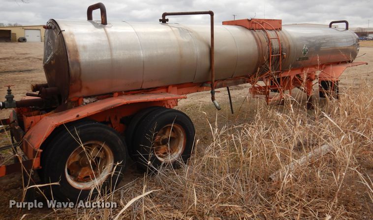 image for item JJ9861 Tank trailer